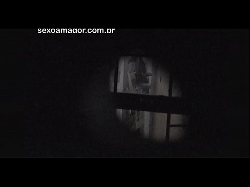 ❤️ Blondīnīte tiek slepeni filmēta ar kaimiņu vuajeru, kurš slēpjas aiz dobiem ķieģeļiem ️ Tik porno pie mums