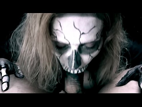 ❤️ Demoniska meitene sūc locekli ar savu melno muti un norij spermu. ️ Tik porno pie mums
